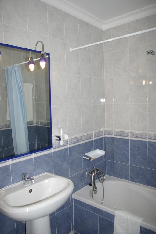 Pensión Formosa Al-estabelecimento De Hospedagem,quartos-rooms Monte Gordo